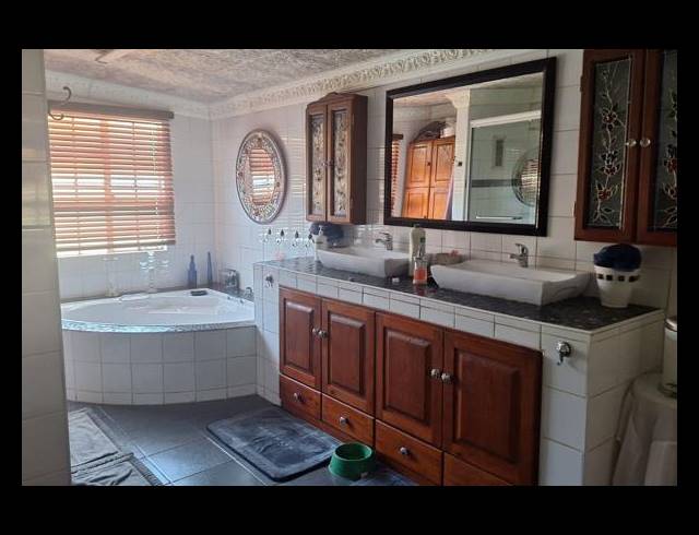 4 BEDROOM HOUSE FOR SALE IN BO-DORP
